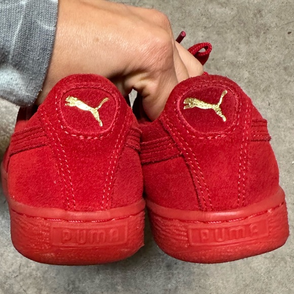 Puma Suede Red Monochrome Sneakers Shoes - Picture 3 of 4